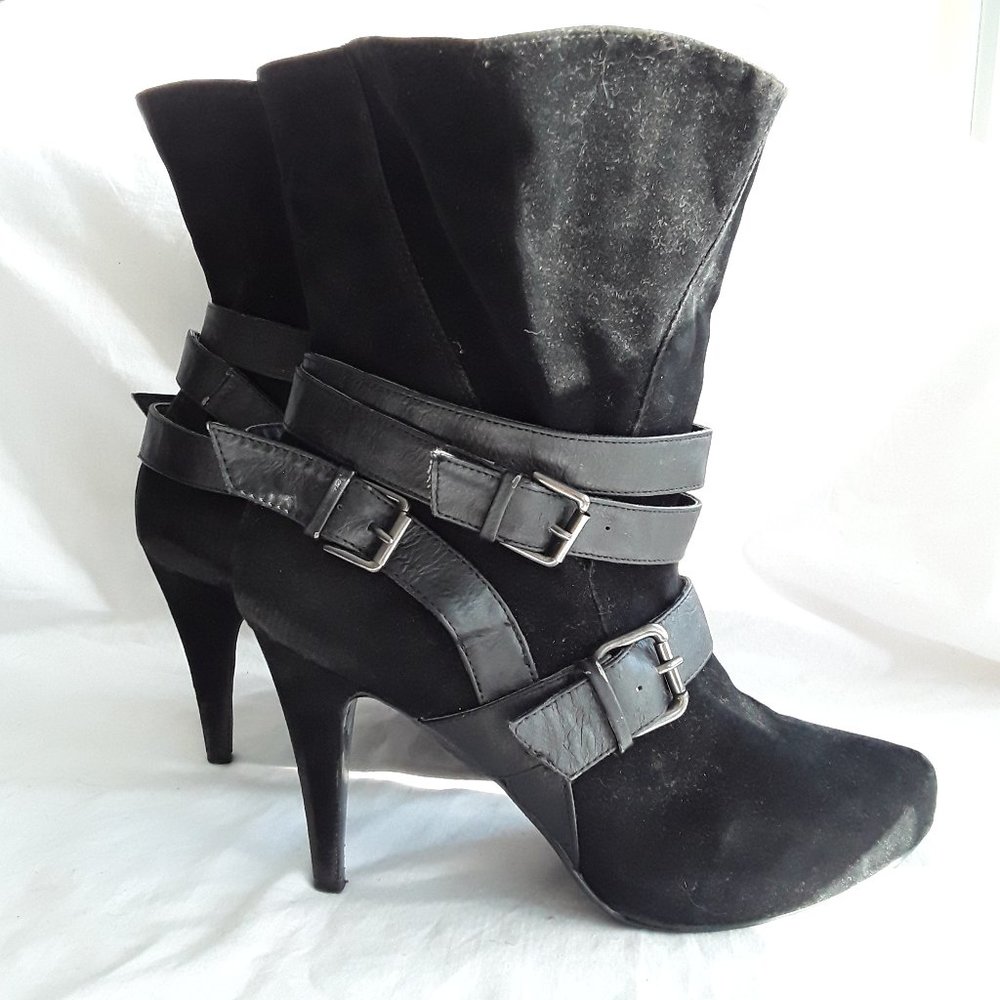ATTITUDE ASTRA black faux suede buckle almond boot